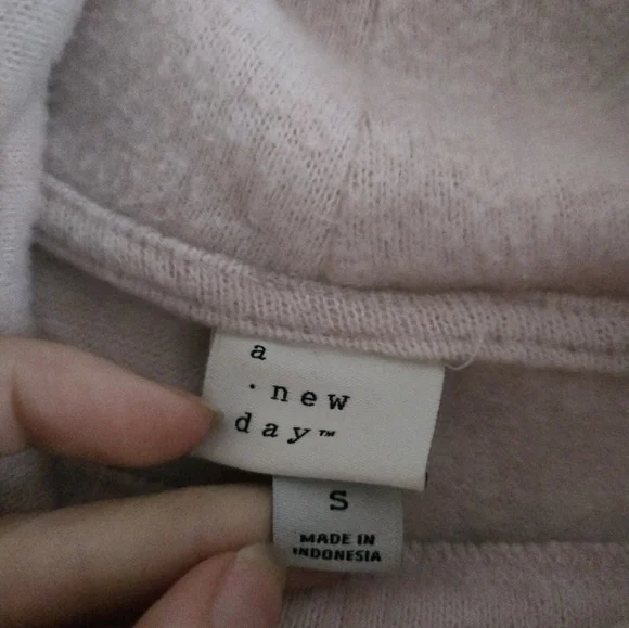 Cozy Pink Turtleneck Sweater - Picture 3 of 4